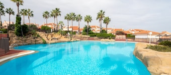Vacation Home "Holiday Beach Gran Alacant" with Shared Pool, Private Terrace & Wi-Fi