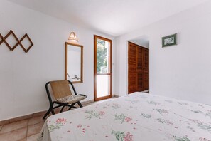 3 bedrooms, iron/ironing board, free WiFi, bed sheets - Holiday Home "Villa Margherita" with 2 Private Terraces and Wi-Fi (Geremeas)