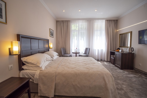 Sábanas italianas Frette, ropa de cama de alta calidad y minibar