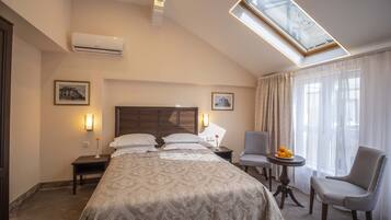 Premium Double Room | Frette Italian sheets, premium bedding, minibar, desk