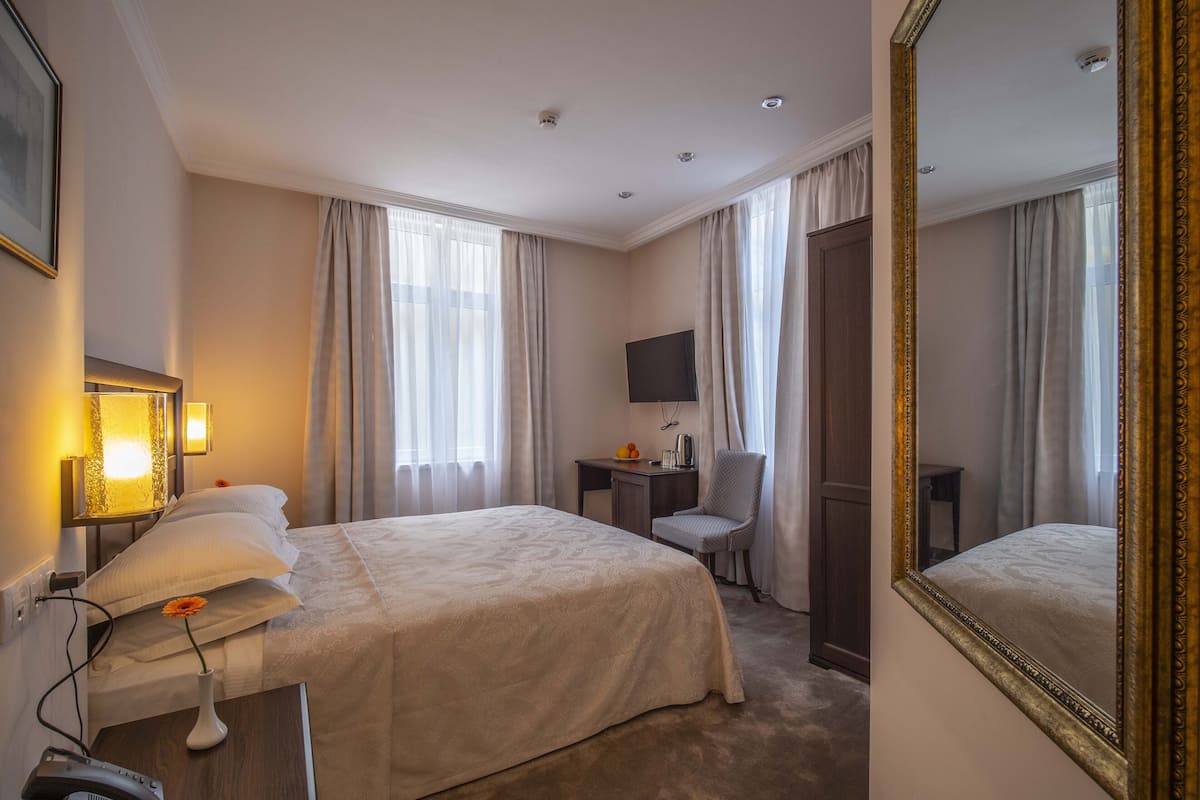 1 phòng ngủ, bộ trải giường bằng vải Frette của Ý