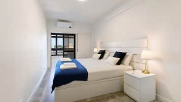 3 slaapkamers, een strijkplank/strijkijzer, gratis wifi, beddengoed