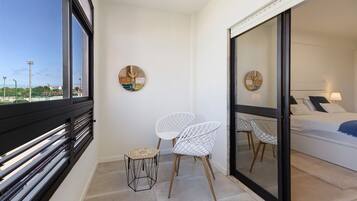 3 slaapkamers, een strijkplank/strijkijzer, gratis wifi, beddengoed