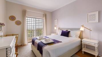 5 bedrooms, iron/ironing board, free WiFi, bed sheets