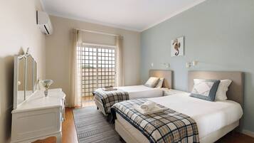 5 habitaciones, tabla de planchar con plancha y wifi gratis