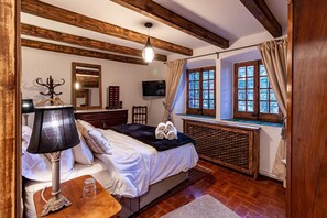 3 chambres, fer et planche à repasser, Wi-Fi gratuit, draps fournis