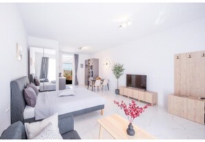 1 slaapkamer, een strijkplank/strijkijzer, gratis wifi, beddengoed