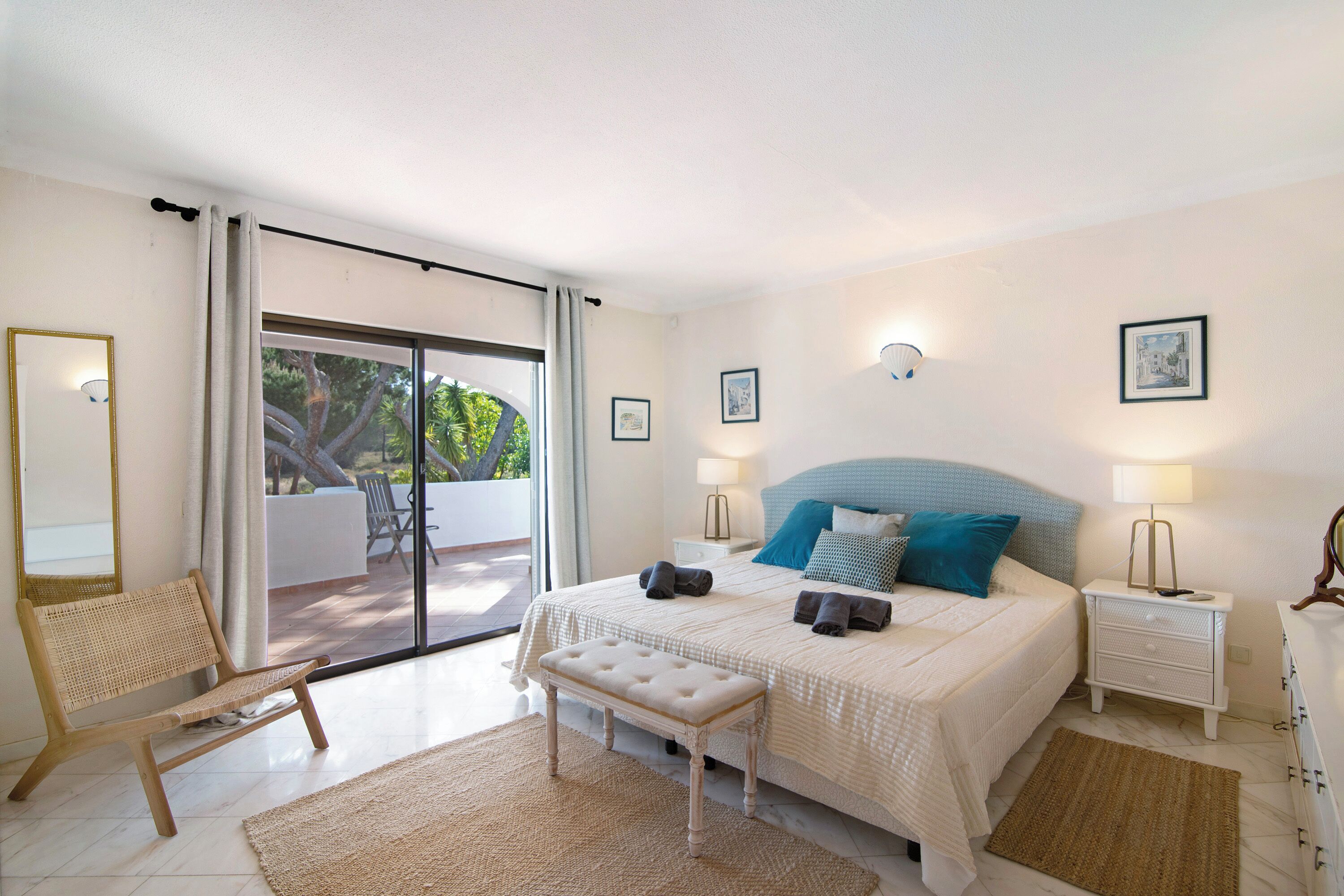 4 bedrooms, free WiFi, bed sheets