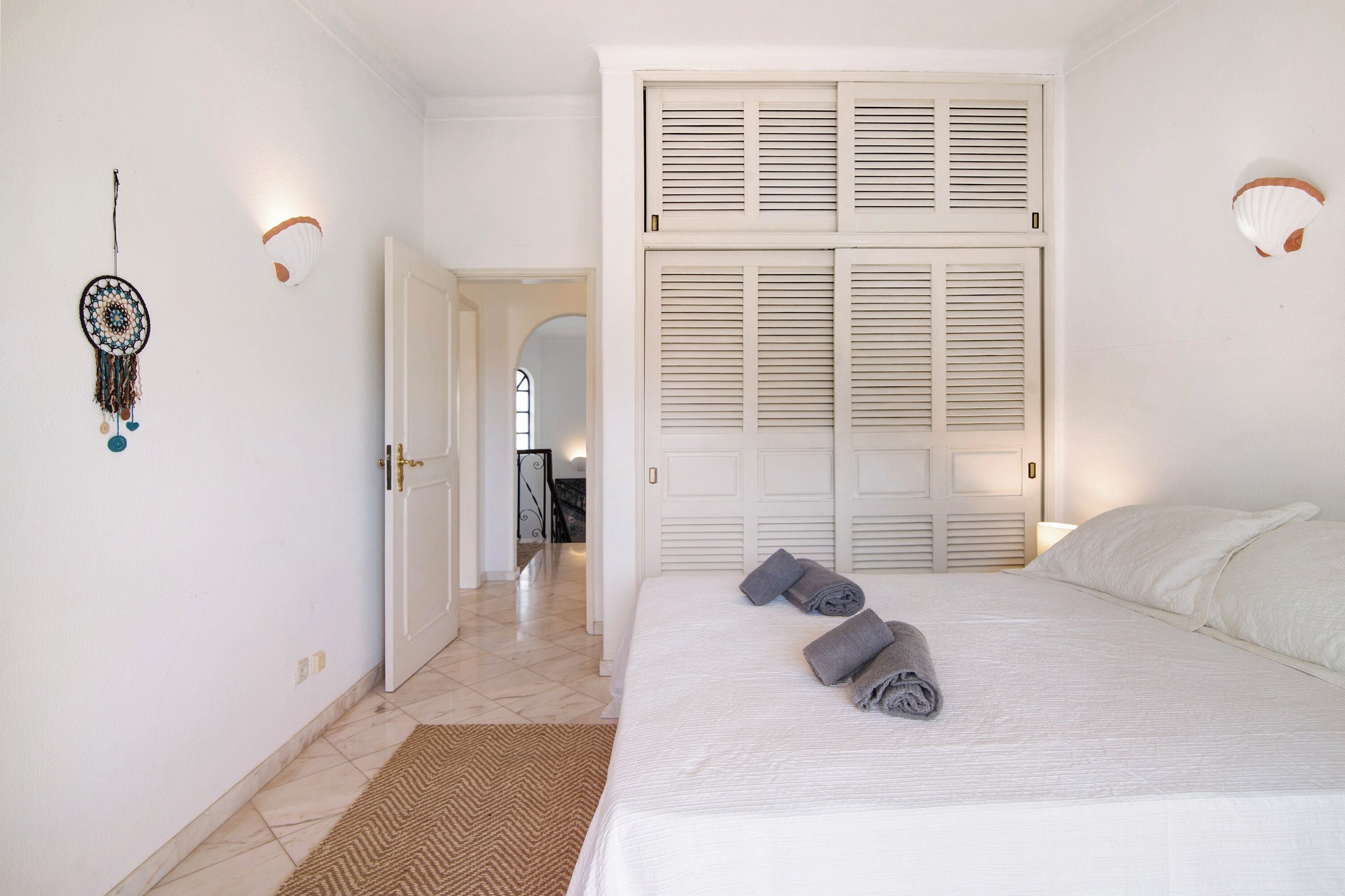 4 bedrooms, free WiFi, bed sheets