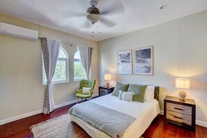 2 bedrooms, in-room safe, desk, iron/ironing board