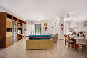 TV - Apartment "Casa Taggiasca" with Garden & Wi-Fi (Diano Marina)