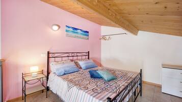 2 bedrooms, free WiFi, bed sheets