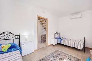 2 bedrooms, free WiFi, bed sheets - Apartment "Casa Taggiasca" with Garden & Wi-Fi (Diano Marina)