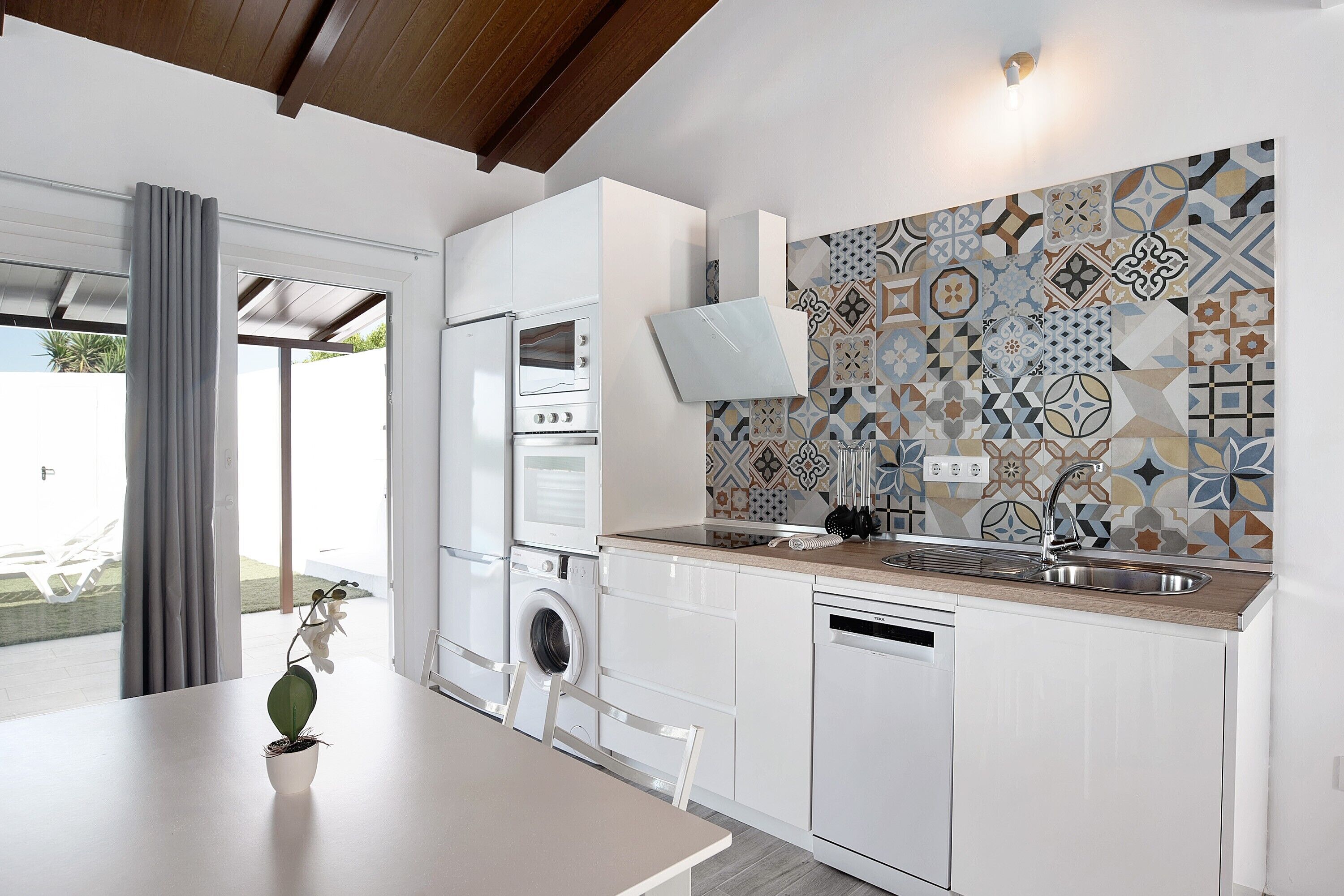 Kylskåp, mikrovågsugn, ugn och spishäll