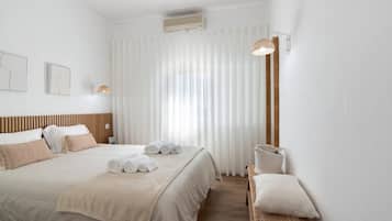 1 habitación, tabla de planchar con plancha, wifi gratis y ropa de cama