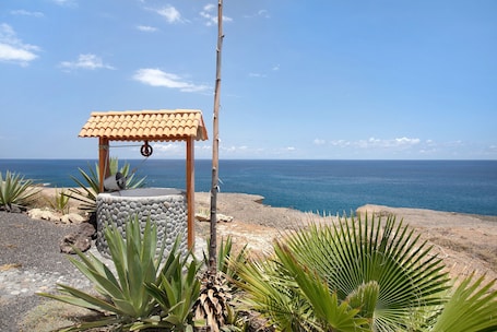 Property grounds. Holiday Apartment "Casa Karma' with Sea View, 2 Private Terraces & Wi-Fi