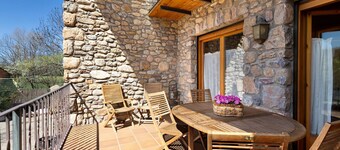 'Mas Cal Gintó' with Mountain View, Private Terrace and Wi-Fi