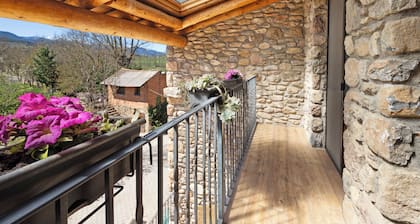 "Mas Cal Gintó" avec vue sur les montagnes, terrasse privée et Wi-Fi