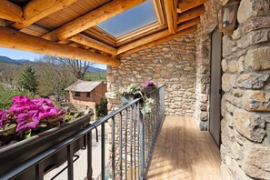 Property grounds - 'Mas Cal Gintó' with Mountain View, Private Terrace and Wi-Fi (Das)