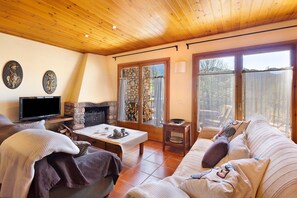 TV, fireplace - 'Mas Cal Gintó' with Mountain View, Private Terrace and Wi-Fi (Das)