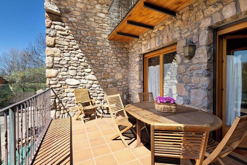 'Mas Cal Gintó' with Mountain View, Private Terrace and Wi-Fi