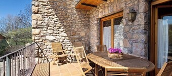 'Mas Cal Gintó' with Mountain View, Private Terrace and Wi-Fi