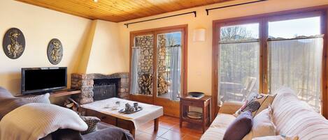 Télévision, cheminée