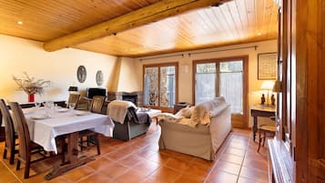 Télévision, cheminée