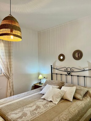 2 bedrooms, iron/ironing board, free WiFi, bed sheets - Holiday Home "El Llano de la Encina" with Mountain View, Private Pool & Wi-Fi (Antequera)