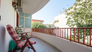 A balcony with two wooden chairs and a red railing. - Vacation Home "La Casa Di Wioletta" with Sea View, Private Terrace & Wi-Fi (Barcellona pg)