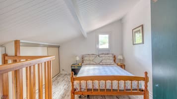 2 habitaciones y tabla de planchar con plancha