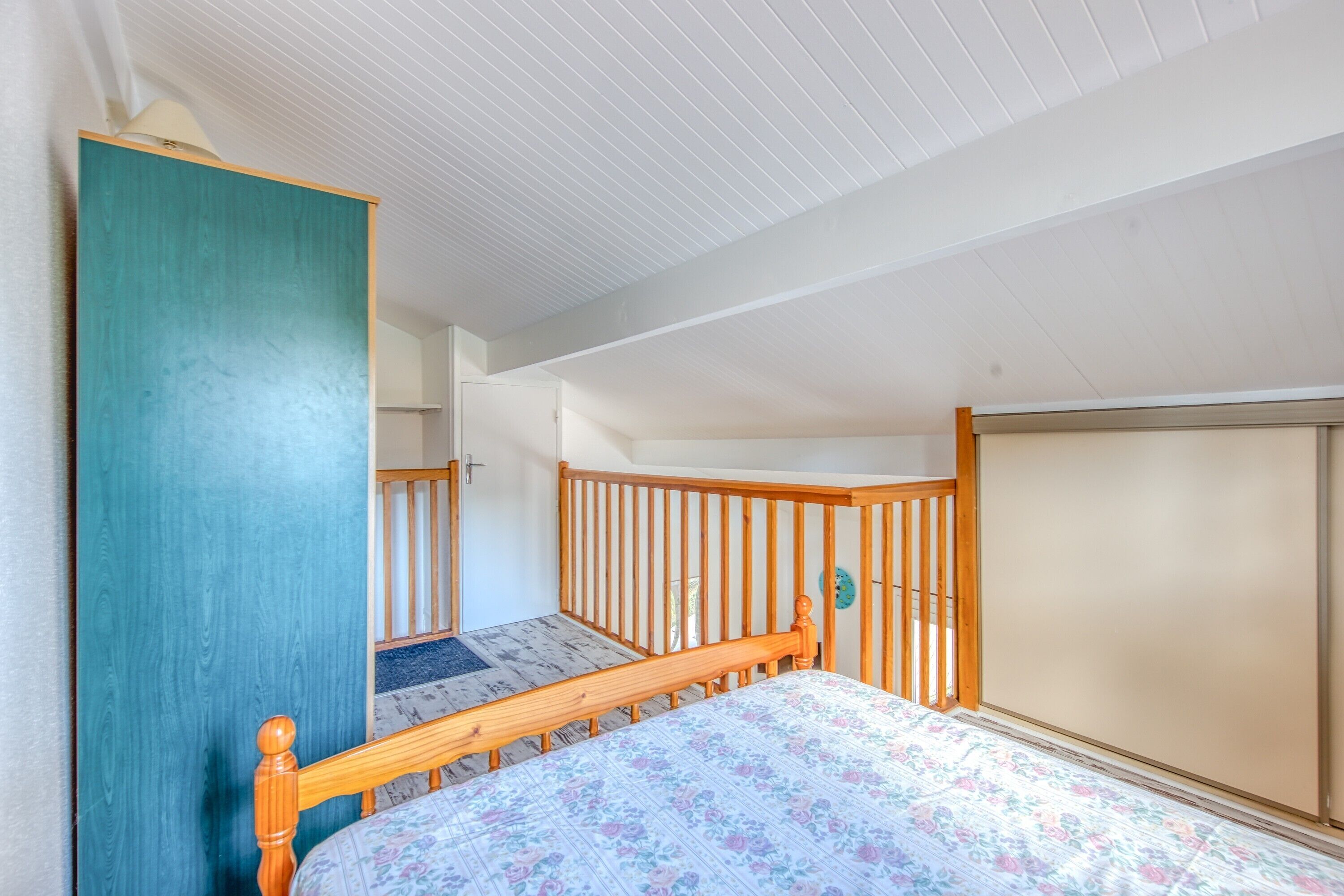 2 habitaciones y tabla de planchar con plancha 