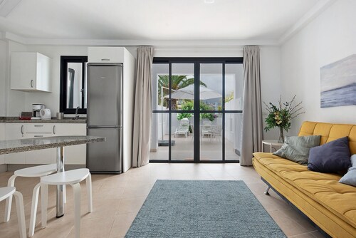 Vacation Home "Puerto Hills" with Mountain View, Shared Pool & Wi-Fi