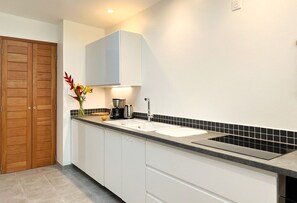 Réfrigérateur, micro-ondes, four, lave-vaisselle