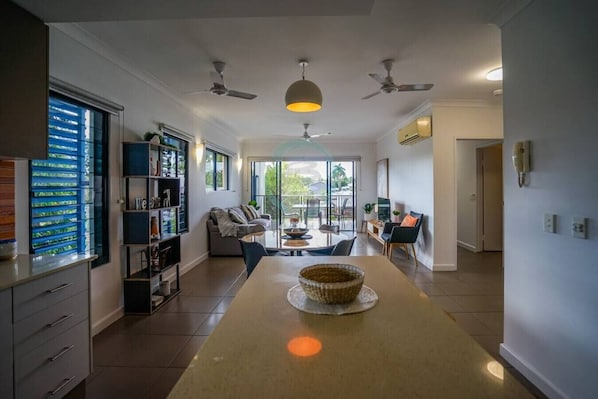 Appartement exécutif | Cuisine privée | Réfrigérateur, four à micro-ondes, un four, lave-vaisselle