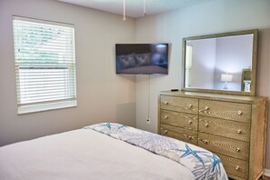 3 bedrooms, iron/ironing board, WiFi, bed sheets - Beachy Bungalow: 3BR Home w/ Billiards/grill! (Jacksonville)