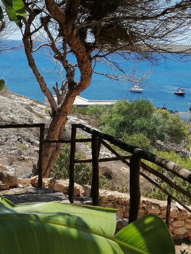Dammuso detached cottage with garden a few meters from the sea in Lampedusa