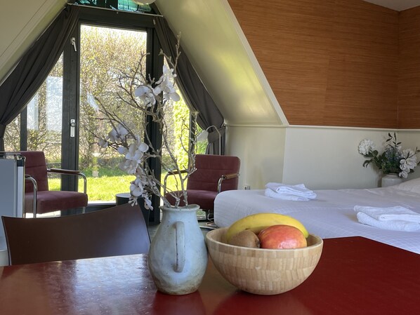 Standard Double Room | Free WiFi, bed sheets - Hotelhuisjes Andijk (Andijk)