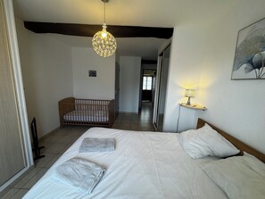 6 habitaciones, tabla de planchar con plancha y wifi gratis 
