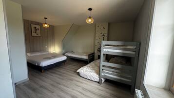 6 slaapkamers, een strijkplank/strijkijzer, gratis wifi, beddengoed