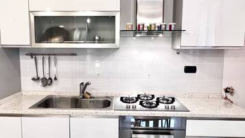 Comfort-Studio | Eigene Küche | Großer Kühlschrank, Mikrowelle, Ofen, Herdplatte