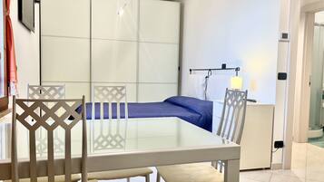 Monolocale comfort | Vista dalla camera