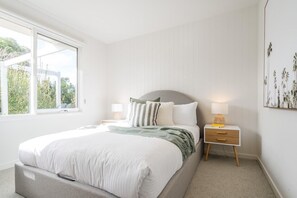 4 habitaciones, tabla de planchar con plancha, internet y ropa de cama 