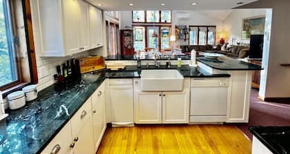 Ski in Ski out Condo! Pool access