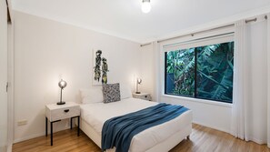 6 bedrooms, WiFi, bed sheets