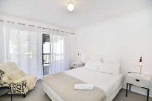 7 chambres, fer et planche à repasser, Wi-Fi, draps fournis