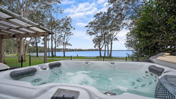 Outdoor spa tub