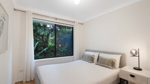 6 bedrooms, WiFi, bed sheets
