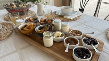 Free daily full breakfast