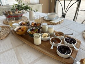 Free daily full breakfast - Domaine de Couilleuse (Saint-Laurent-Nouan)